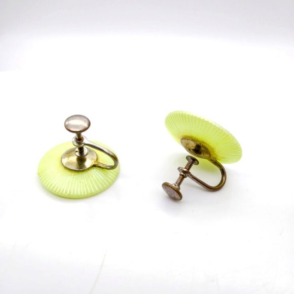 Vintage Pale Green Chip Earrings, Pastel Celluloid Dome on Screw Backs - Picture 6 of 7